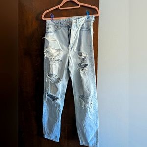 American Eagle Size 4 High-Rise Mom Jeans